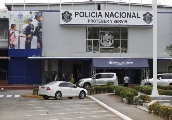 La escuela no concederá títulos académicos oficiales.