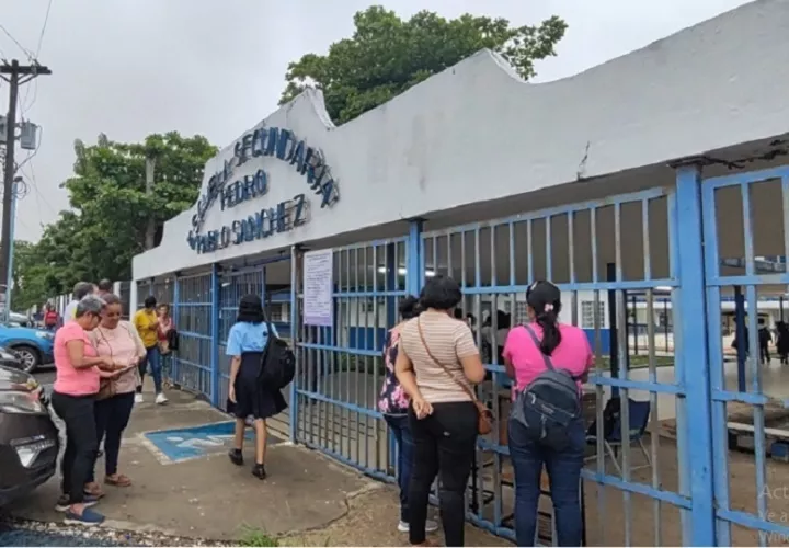 Los estudiantes de este centro eductivo ya han perdido un trimestre de clases. Foto. Eric Montenegro