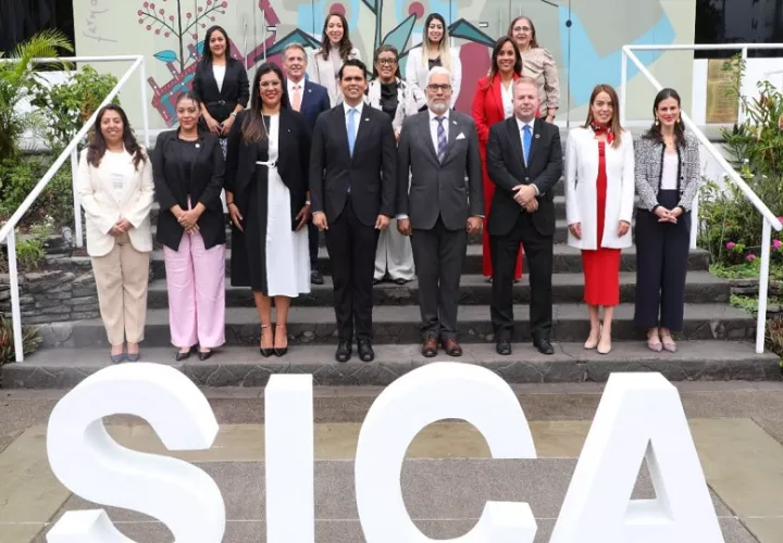 Panamá participa en reuniones del SICA en San Salvador.