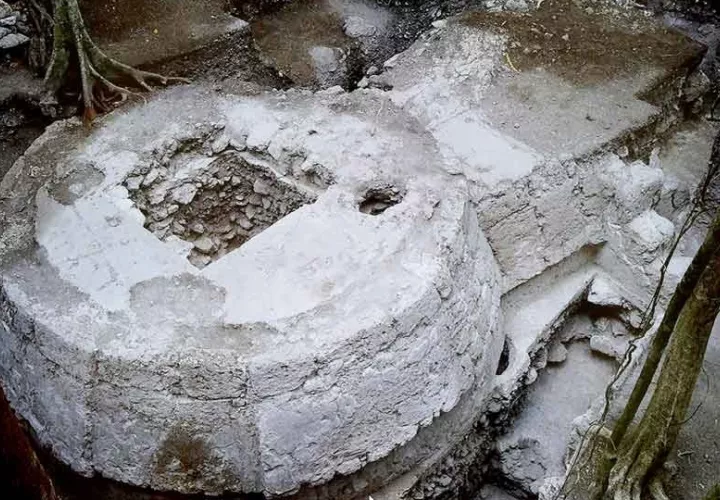 Imagen del hallazgo de una estructura ritual maya, en el sitio prehispánico El Tigre. Foto EFE