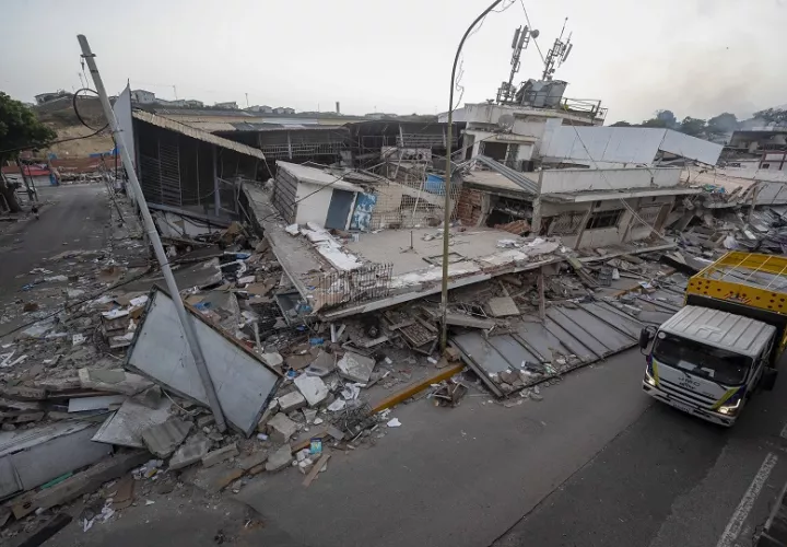 Fueron dos temblores seguidos los que causaron el derrumbe de edificaciones.