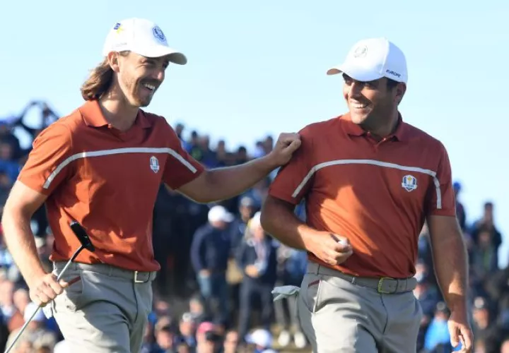 Molinari (dcha.) y Fleetwood acumulan cuatro victorias en cuatro partidos. /Foto EFE