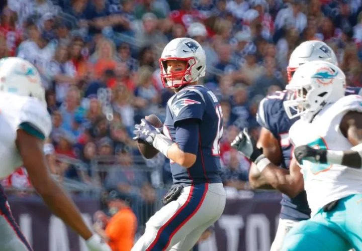 Tom Brady lanzó para 274 yardas y tres touchdowns ayer. /Foto EFE