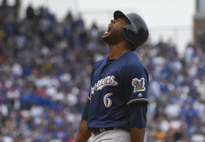 Lorenzo Cain pegó el imparable que rompió el empate. /Foto AP
