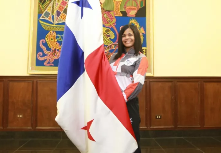 Némesis Candelo, abanderada de la delegación panameña en los Juegos de la Juventud en Buenos Aires. Foto Anayansi Gamez