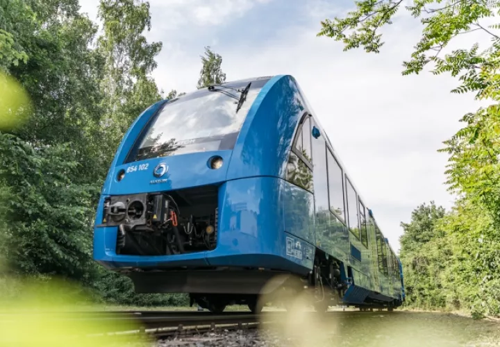 El tren que se mueve mediante energía de hidrógeno ya funciona en Alemania.