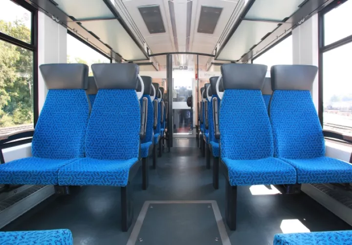Tren verde que ya recorre la Baja Sajonia de Alemania. 