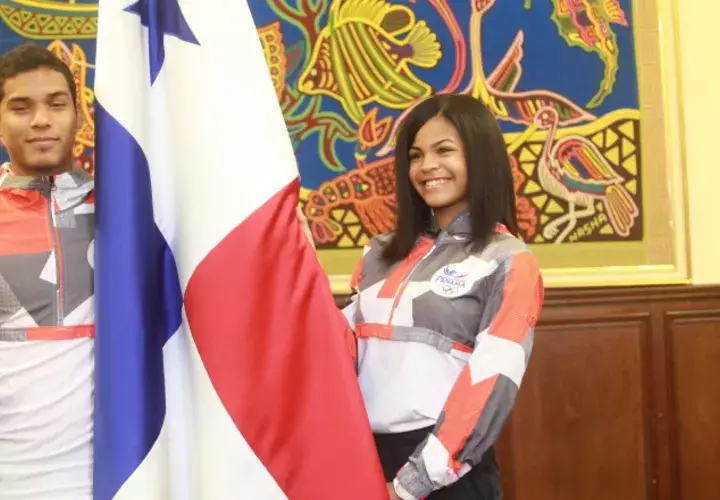 1- Némesis Candelo, abanderada de Panamá en Argentina. Anayansi Gamez