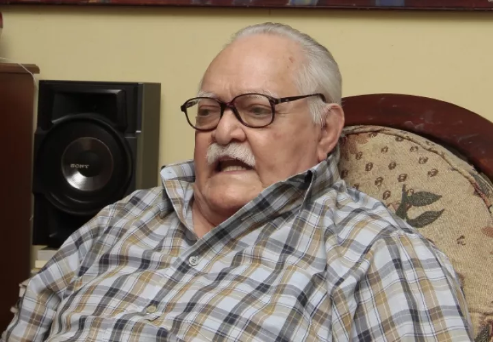 Maestro Mario Calvit. Artista plástico panameño. Aurelio Herrera Suira.