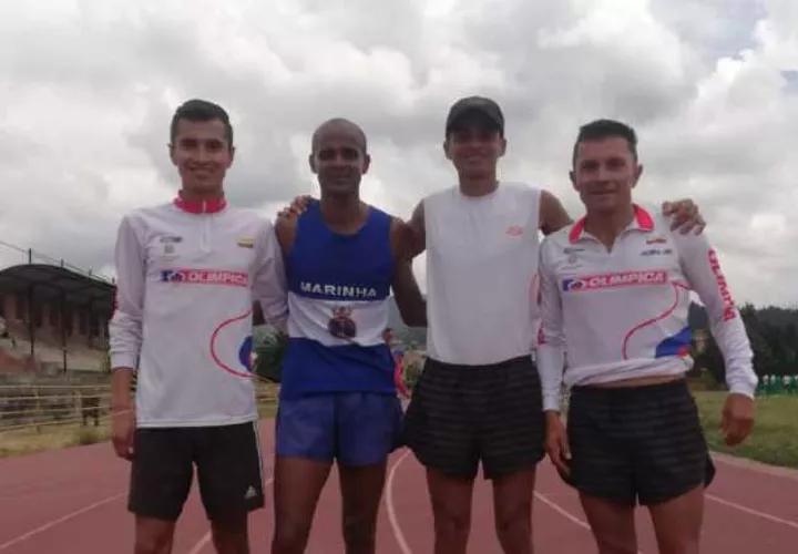 Compartiendo con fondistas de otros países en Colombia. /Foto Cortesía