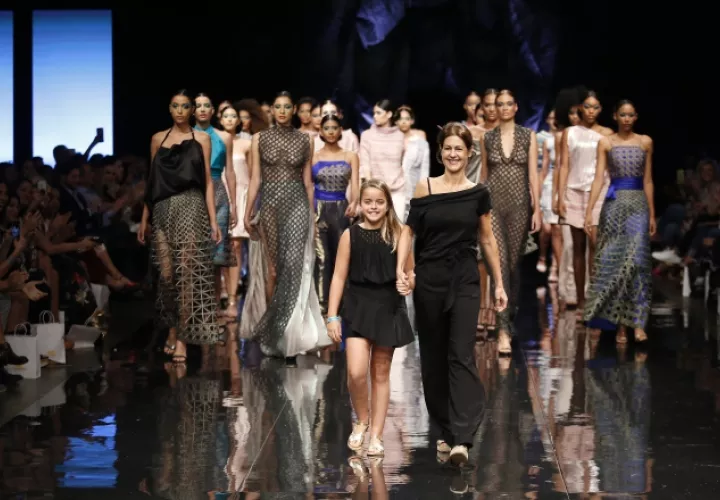 La diseñadora española Olga Recio presentó por tercer año en el Fashion Week Panamá  en el bloque de cierre. 
