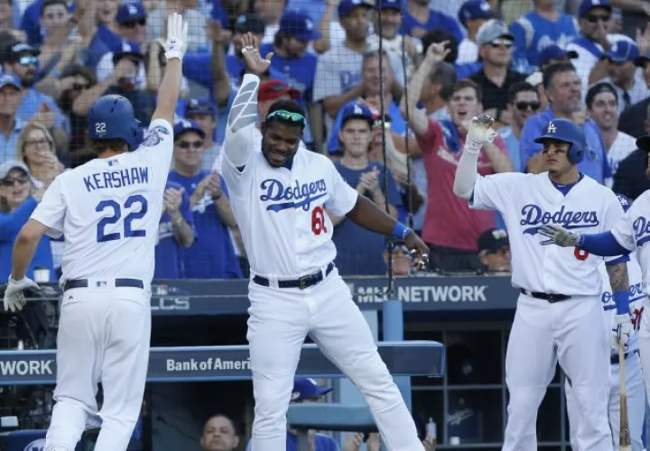 Los jugadores angelinos celebran su victoria. /Foto EFE