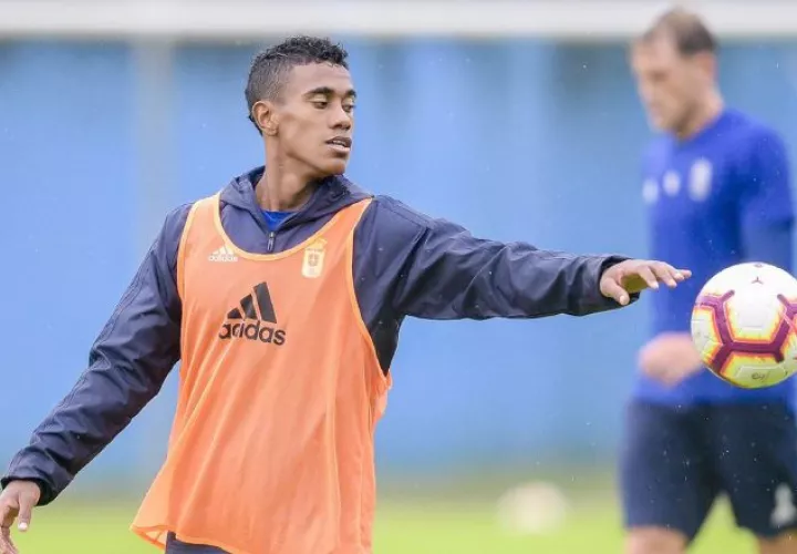 Édgar Yoel Bárcenas se reportó a los entrenamientos del Oviedo. /Foto @RealOviedo