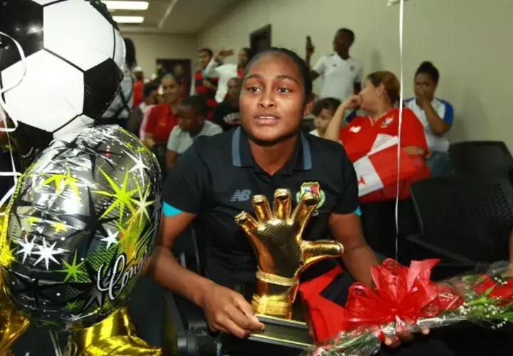 Yenith Bailey a su llegada al Aeropuerto Internacional de Tocumen. Anayansi Gamez
