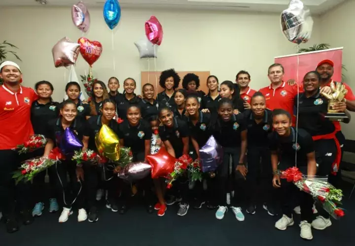 Selección femenina de fútbol. Anayansi Gamez