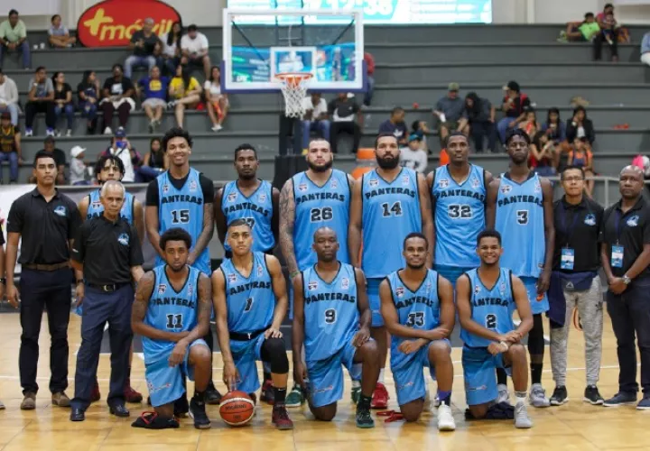 Plantel completo del Club Deportivo Panteras que ve acción en la LPB /Foto LPB
