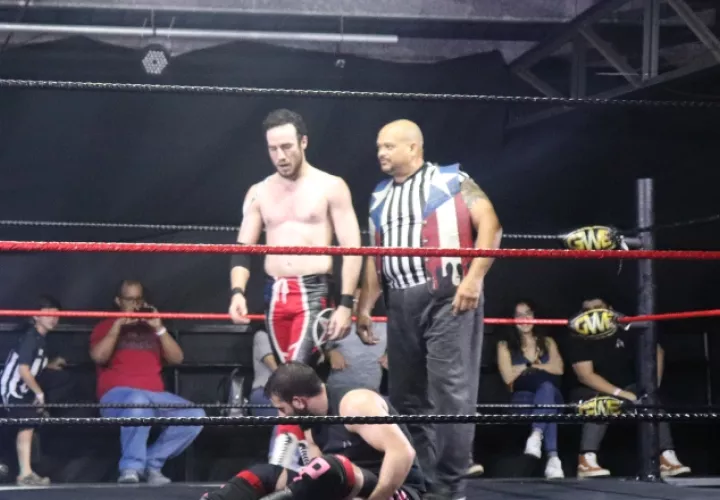 El exluchador de la WWE Savio Vega traicionó a Mr. Pascual. /Foto @Cortesía