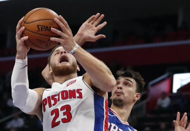Blake Griffin (23) tuvo una jornada explosiva. /Foto AP