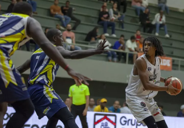 Nathaniel Butler (derecha) coló 21 tantos. /Foto LPB
