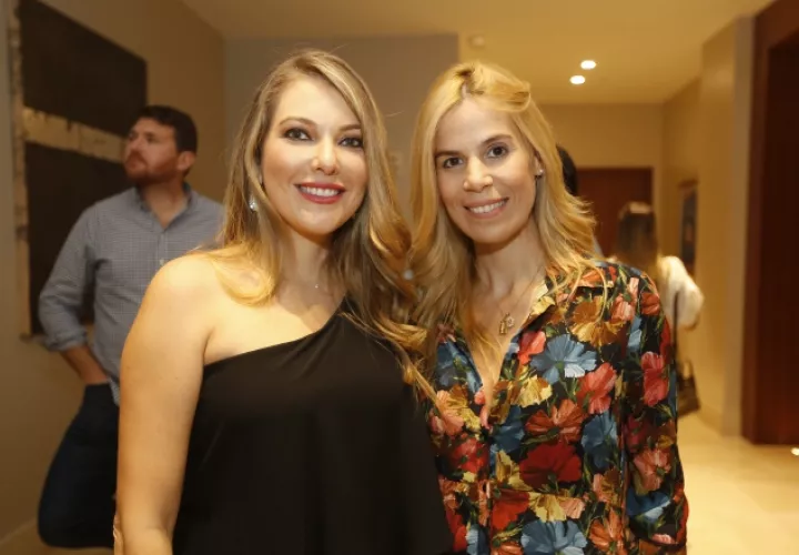 4.  Ivette Cordovez y  Axely Hernández.