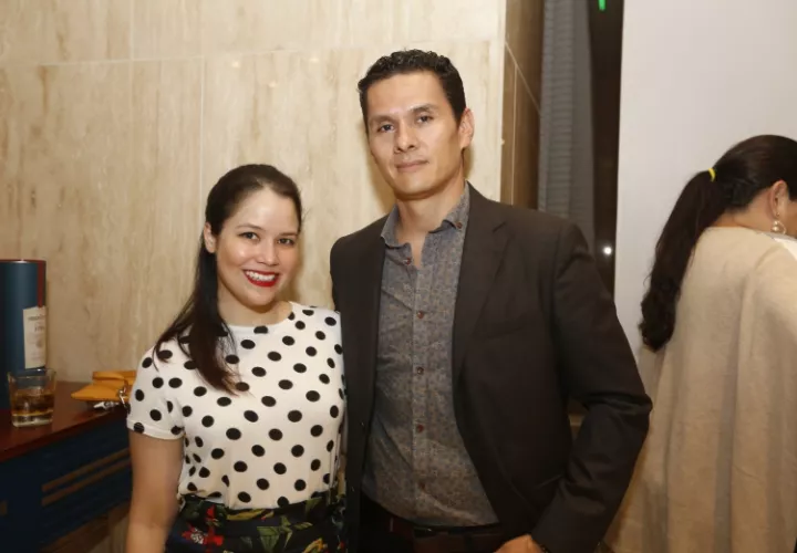5.  Maritere Lee y John Becerra.