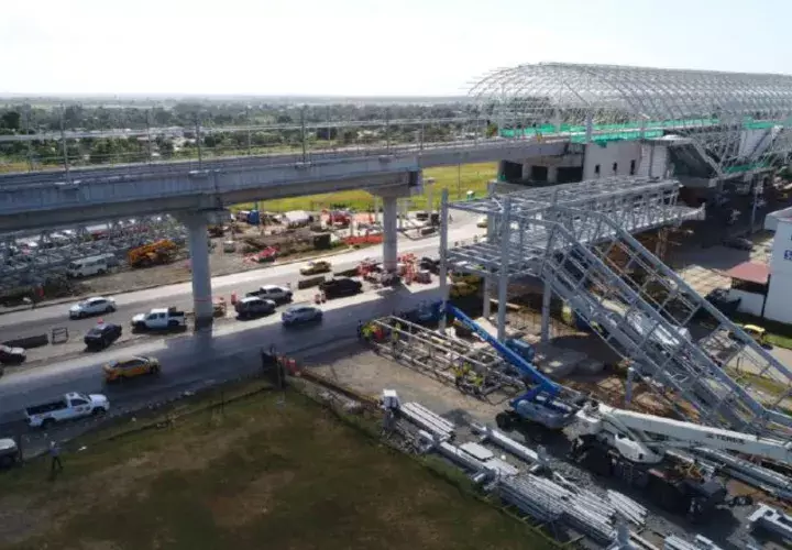 Las autoridades del Tránsito esperan que la cantidad de carros particulares en las vías también disminuya. /Foto: Víctor Arosemena/Panamá América