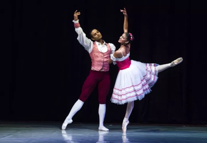 Una selección de coreografías de grandes maestros fue apreciada por los estudiantes. Inac.