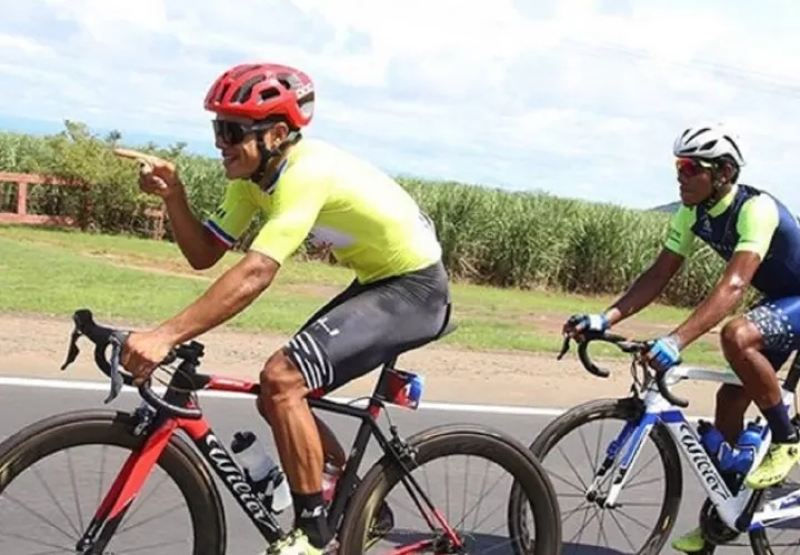 Carlos Samudio sigue con la camiseta amarilla y podría repetir el podio como ganador del Tour de Panamá. /Foto @Fepaci