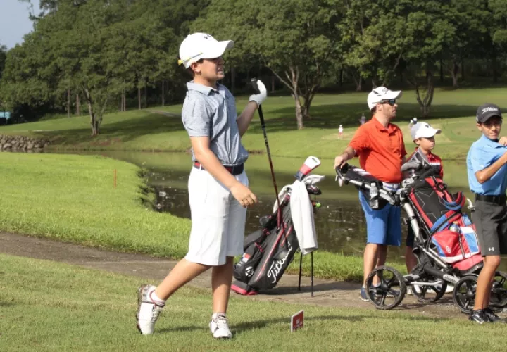 Samuel Durán registró rondas de   74 y 72 en el torneo que se jugó en la cancha de Coronado. /Foto Anayansi Gamez