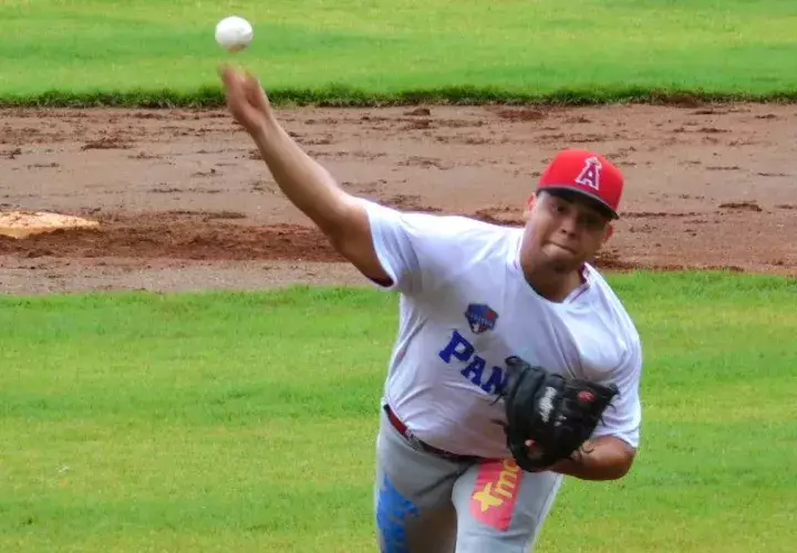 Julio Goff durante su actuación en el partido de preparación que jugó la Preselección de Panamá. /Foto Fedebeis