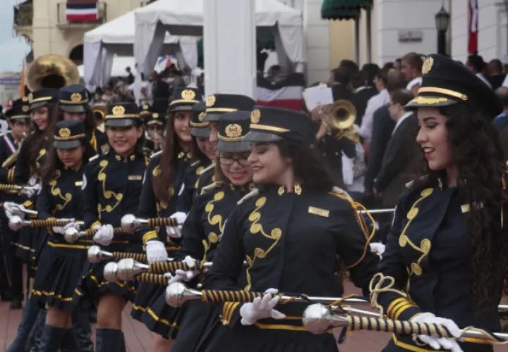 Batuteras de La Salle. /Foto Víctor Arosemena