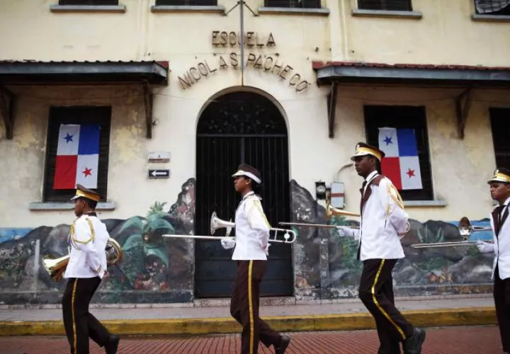 Estudiantes  le rindieron honor a la patria. /Foto EFE