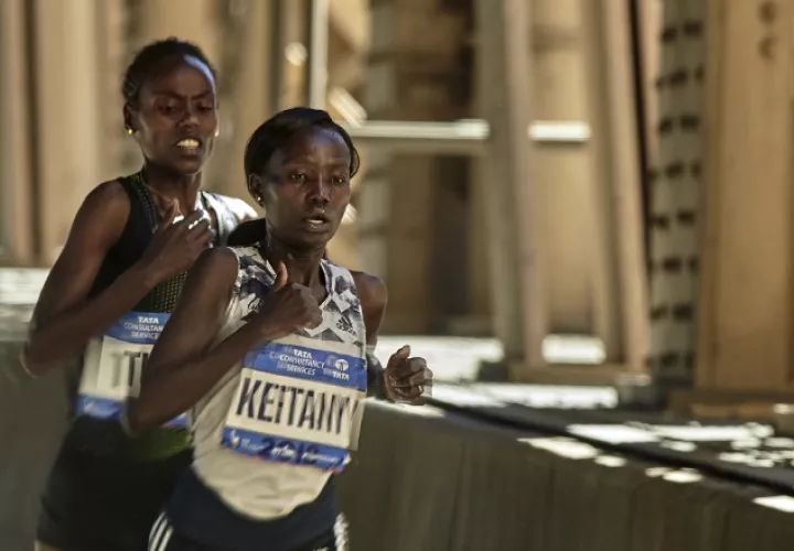 Mary Keitany ganó por cuarta ocasión el maratón. /Foto AP