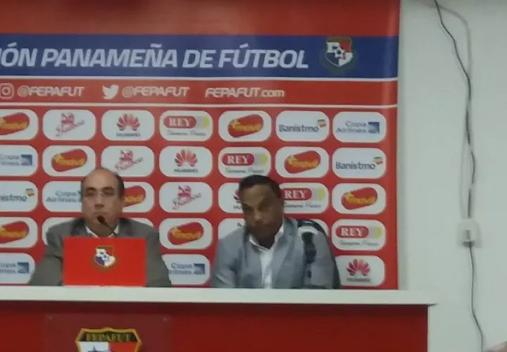 Eduardo Vaccaro (izq.) y Saúl Saucedo dan detalles. /Foto @Fepafut