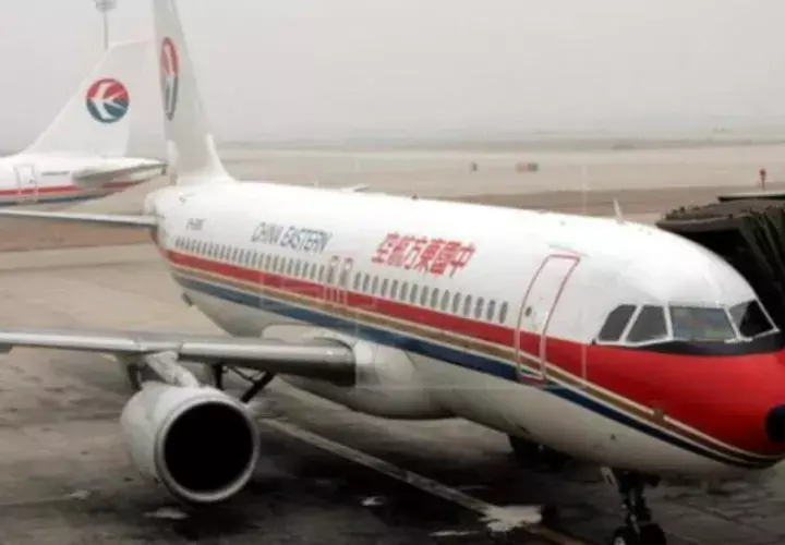 350 aviones Boeing mantiene la aerolínea China Eastern. EFE