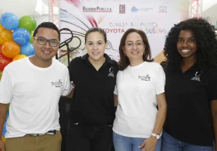 1. Irvino Montenegro, Claudia Victoria Correa, Katia Castillo e Irina Castillo.