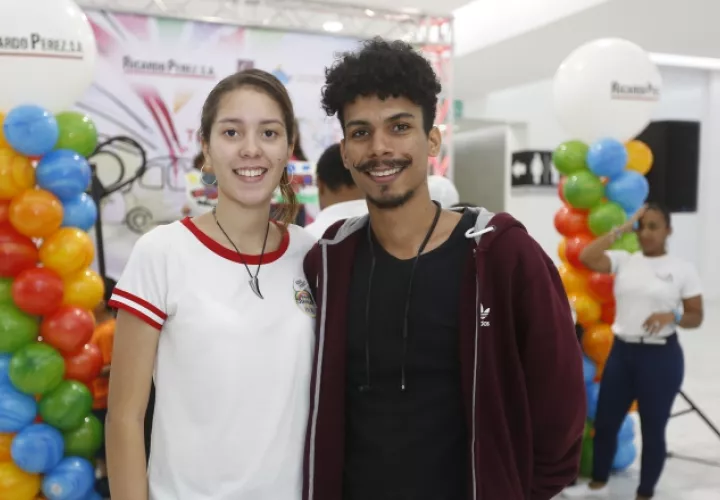 4.Liz Agrazal y Tello Migue.  
