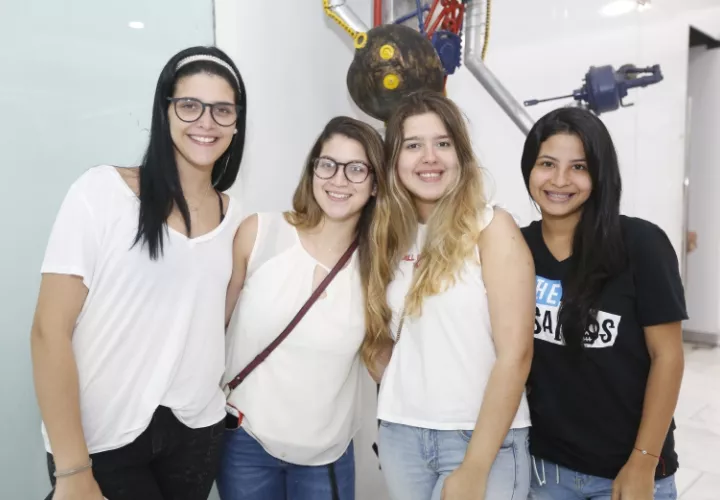 5. Eugenia Meléndez, Natalia Samuel, Andrea Peña y Michelle Hernández. 
