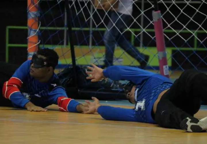 El equipo de goalball trepó a lo alto del podio.