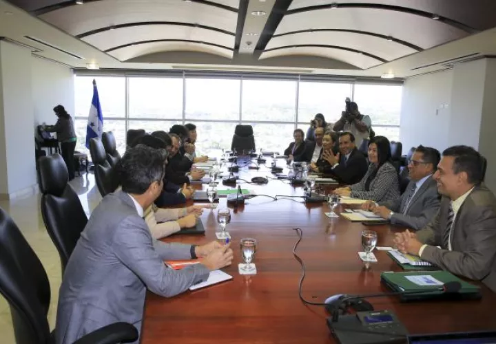 La misión del Fondo Monetario Internacional terminó su visita al país centroamericano ayer viernes. EFE