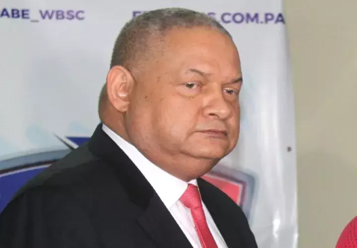 Benicio Robinson, presidente de la Fedebeis, durante el acto en el Rod Carew. /Foto Fedebeis