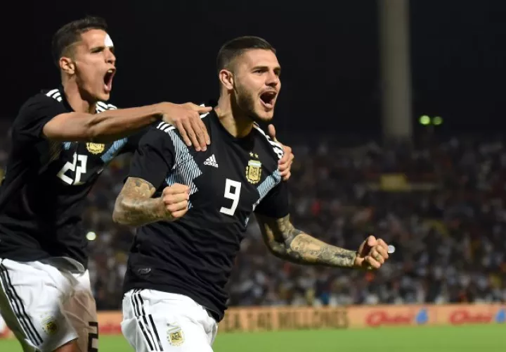 Mauro Icardi celebra uno de sus goles. /Foto EFE