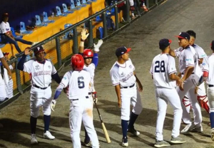 Jugadores de Panamá festejan. /Foto Fedebeis