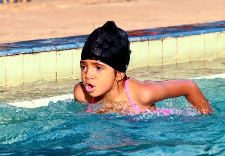 En  las piscinas municipales se seguirá con el programa de formación y los más sobresalientes pasarán al club.