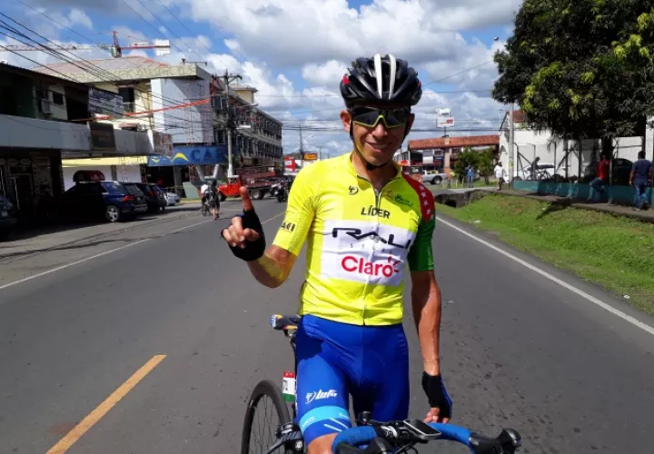 El colombiano Didier Chaparro les dedicó el triunfo  a sus compañeros de equipo y a sus familiares. /Foto José Vásquez