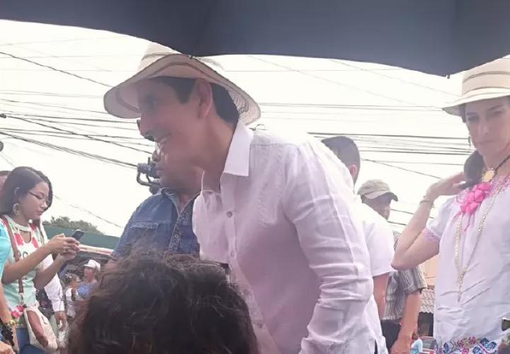 Rómulo Roux en el desfile. /Foto: Panamá América