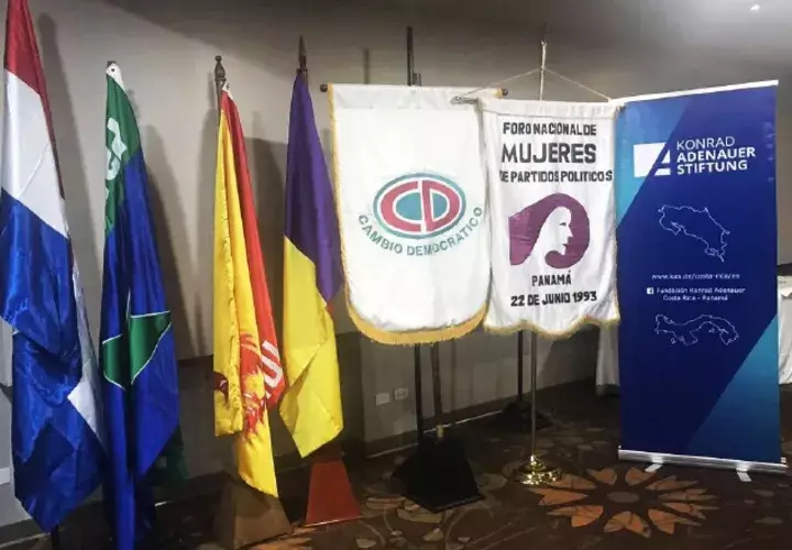 El foro, que congrega a mujeres de todas las corrientes, realizó ayer capacitaciones para sus agremiadas, sin distingo de línea política.  Twitter