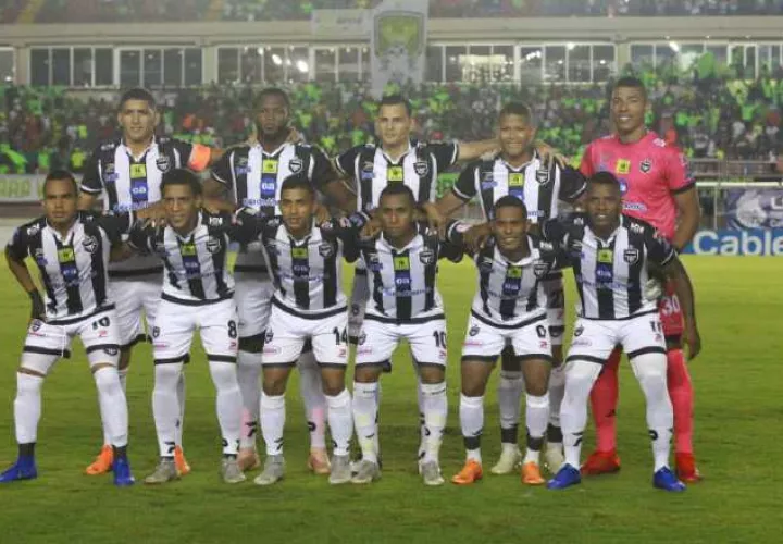 Tauro comenzó perdiendo desde temprano el encuentro, pero supo recuperarse y al final se llevó el título. /Foto Anayansi Gamez