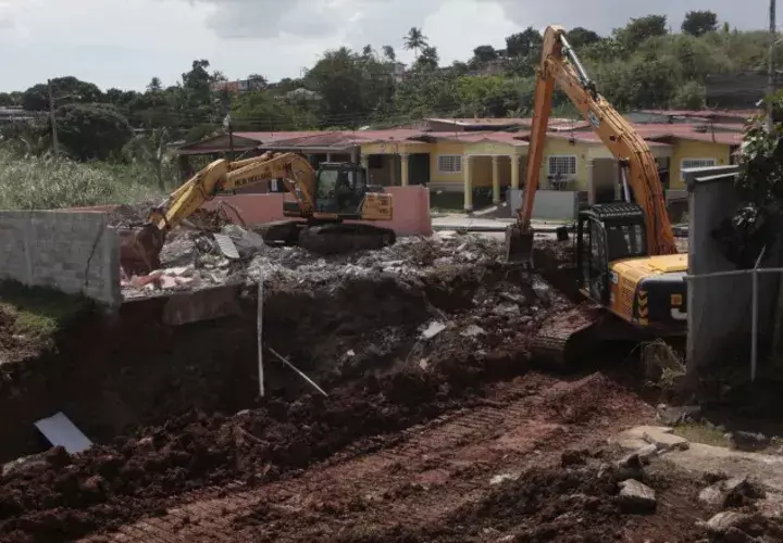 El MOP continúa buscando la supuesta obstrucción que ocasionó  la anegación. /Foto Víctor Arosemena
