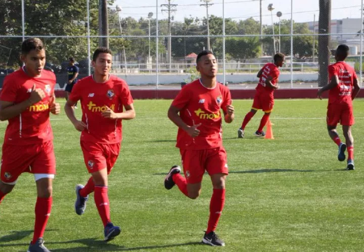 La Sub-20 entrenó en el 'Cascarita' Tapia. /Foto @Fepafut